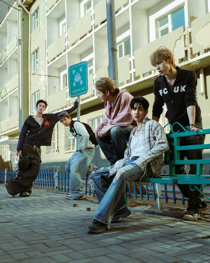 Discovery splash banner for WAYFBOYS | SWAG 08•28 Discord server
